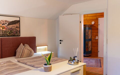 Oase im Grünen: Meubilair, Interieur Ontwerp, Verdieping, Flooring, Muur, Bed, Kamer, Hout, Plafond, Slaapkamer
