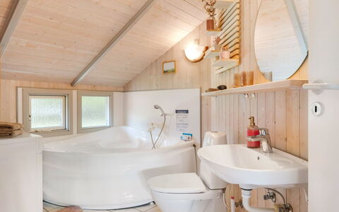Kuisma - 11Km from the Sea: Interieur Ontwerp, Loodgieterswerkinrichting, Hout, Flooring, Plafond, Verdieping, Badkamer, Kamer, Loodgieter, Verlichting