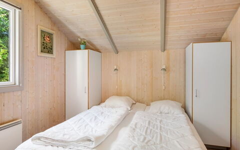 Kuisma - 11Km from the Sea: Muur, Hout, Slaapkamer, Huis, Deur, Verdieping, Bed, Plafond, Hardwood, Beits