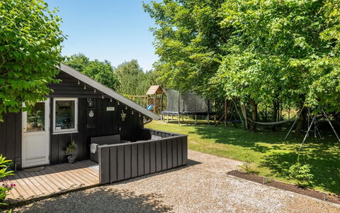 Kuisma - 11Km from the Sea: Hout, Struik, Huis, Verblijf, Dak, Groundcover, Garden Gebouwen, Tuin, Backyard, Schaduw
