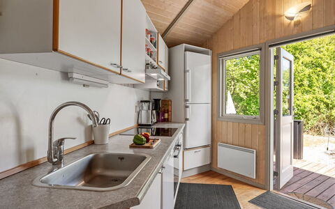 Kuisma - 11Km from the Sea: Hout, Huis, Keuken, Interieur Ontwerp, Major Appliance, Deur, Countertop, Wastafel, Beits, Plafond