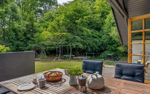 Armgard - 600M from the Sea: Dak, Huis, Deur, Verblijf, Schaduw, Siding, Werf, Landgoed, Backyard