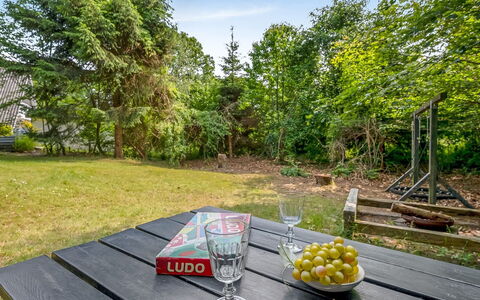 Armgard - 600M from the Sea: Dak, Huis, Deur, Verblijf, Schaduw, Siding, Werf, Landgoed, Backyard