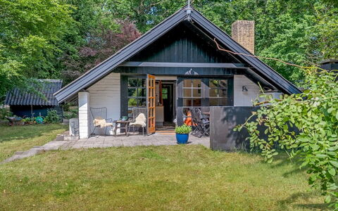 Armgard - 600M from the Sea: Dak, Huis, Deur, Verblijf, Schaduw, Siding, Werf, Landgoed, Backyard