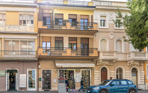 Casa Ballerini: Gebouw, Venster, Stad, Buurt,  Dorf\, Facade, Appartement, Straat, Gemengd Gebruik
