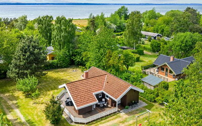 Hennrik - 240M from the Sea