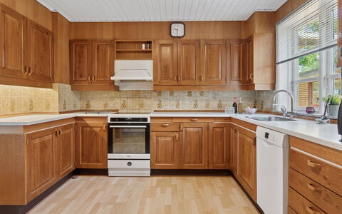 Agny - 2.2Km from the Sea: Cabinetry, Countertop, Toestel Van De Keuken, Keuken, Flooring, Verdieping, Major Appliance, Meubilair, Interieur Ontwerp, Hout