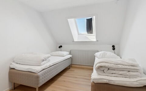 Agny - 2.2Km from the Sea: Bed, Slaapkamer, Verdieping, Hout, Flooring, Bedding, Laken, Interieur Ontwerp, Bed Frame, Linens