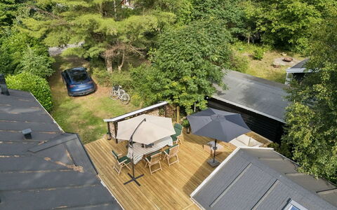 Tekla - from the Sea: Dak, Huis, Huis, Woongebied, Verblijf, Schaduw, Siding, Tuin, Dek, Landgoed