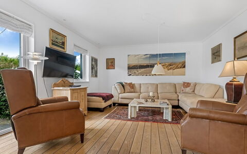 Brimi - 300M from the Sea: Huis, Huis, Dak, Woongebied, Verblijf, Landgoed, Boerderij, Gazon, Landscaping, Siding