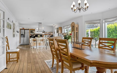 Brimi - 300M from the Sea: Huis, Huis, Dak, Woongebied, Verblijf, Landgoed, Boerderij, Gazon, Landscaping, Siding