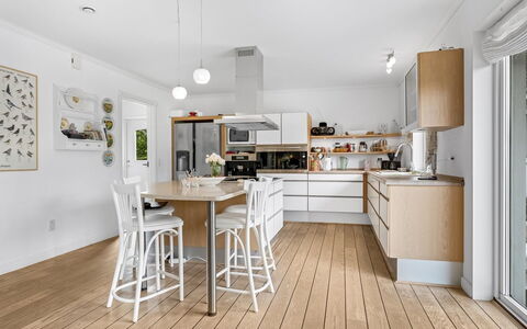 Brimi - 300M from the Sea: Huis, Huis, Dak, Woongebied, Verblijf, Landgoed, Boerderij, Gazon, Landscaping, Siding