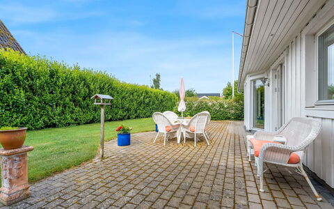 Brimi - 300M from the Sea: Huis, Huis, Dak, Woongebied, Verblijf, Landgoed, Boerderij, Gazon, Landscaping, Siding