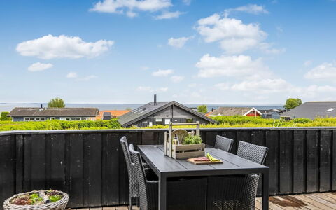 Fraja - 300M from the Sea: Huis, Huis, Dak, Woongebied, Verblijf, Landgoed, Boerderij, Gazon, Landscaping, Siding