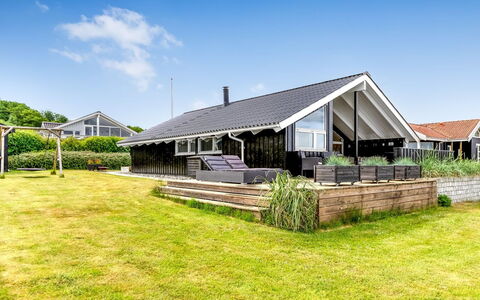 Fraja - 300M from the Sea: Huis, Huis, Dak, Woongebied, Verblijf, Landgoed, Boerderij, Gazon, Landscaping, Siding