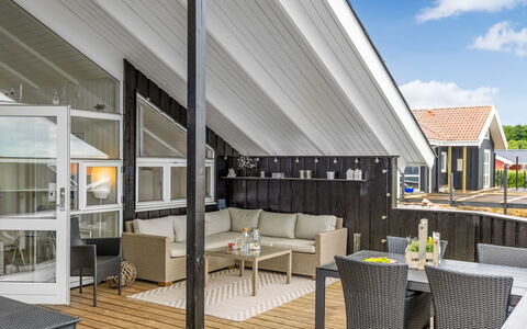 Fraja - 300M from the Sea: Huis, Huis, Dak, Woongebied, Verblijf, Landgoed, Boerderij, Gazon, Landscaping, Siding