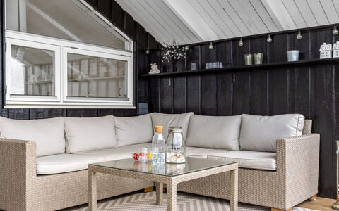Fraja - 300M from the Sea: Huis, Huis, Dak, Woongebied, Verblijf, Landgoed, Boerderij, Gazon, Landscaping, Siding