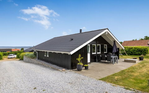 Fraja - 300M from the Sea: Huis, Huis, Dak, Woongebied, Verblijf, Landgoed, Boerderij, Gazon, Landscaping, Siding