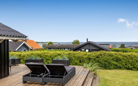 Fraja - 300M from the Sea: Huis, Huis, Dak, Woongebied, Verblijf, Landgoed, Boerderij, Gazon, Landscaping, Siding