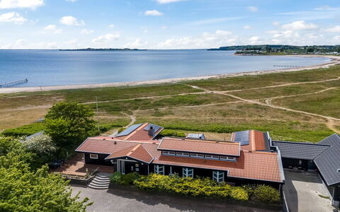 Xaverius - 30M from the Sea: Dak, Huis, Huis, Verblijf, Deur, Siding, Dek, Veranda, Plank, Hardwood