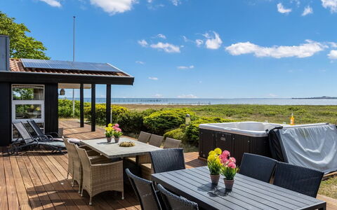 Xaverius - 30M from the Sea: Dak, Huis, Huis, Verblijf, Deur, Siding, Dek, Veranda, Plank, Hardwood