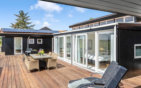 Xaverius - 30M from the Sea: Dak, Huis, Huis, Verblijf, Deur, Siding, Dek, Veranda, Plank, Hardwood