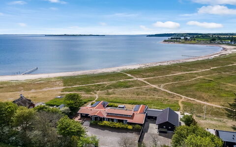 Xaverius - 30M from the Sea: Dak, Huis, Huis, Verblijf, Deur, Siding, Dek, Veranda, Plank, Hardwood