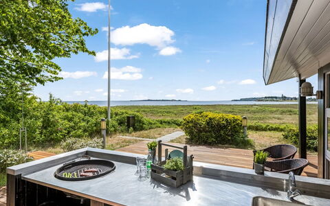 Xaverius - 30M from the Sea: Dak, Huis, Huis, Verblijf, Deur, Siding, Dek, Veranda, Plank, Hardwood