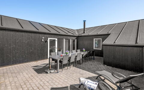 Agnes - 900M from the Sea: Meubilair, Buitenmeubels, Tableware, Tafel, Drinkware, Stoel, Buitentafel, Voedsel, Fles