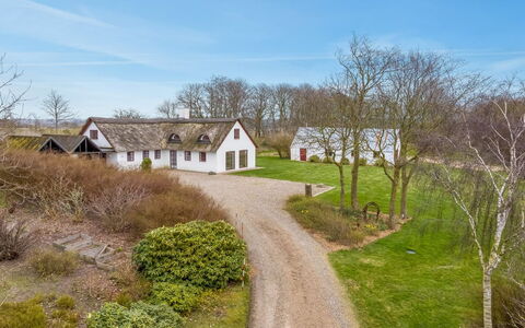 Åsta - 400M to the Fjord: Hout, Flooring, Interieur Ontwerp, Verdieping, Meubilair, Houten Vloer, Kamer, Plafond, Beits, Hardwood