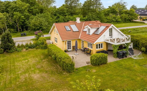 Elza - 2.5Km from the Sea: Dag, Gebouw, Appartement, Woongebied, Stad, Stedelijk Gebied, Buurt, Facade, Condominium