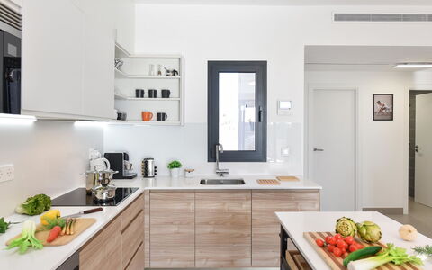 Las Yucas 2: Countertop, Keuken, Meubilair, Toestel Van De Keuken, Cabinetry, Interieur Ontwerp, Hout, Major Appliance, Flooring, Huishoudapparatuur