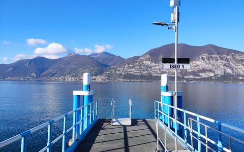 Il Castagneto: Blauw, Water, Zwemwater, Kust En Oceanic Landvormen, Zee, Meer, Leuning, Oceaan, Geluid, Hek