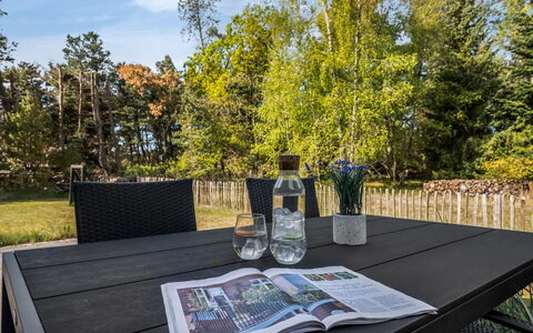 Ottil - 1.5Km from the Sea: Dak, Huis, Huis, Verblijf, Deur, Siding, Dek, Veranda, Plank, Hardwood