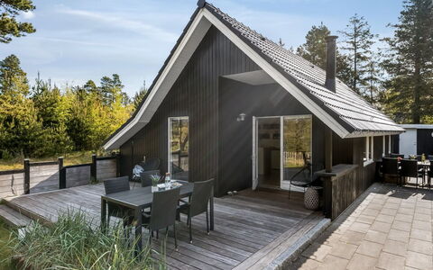 Ottil - 1.5Km from the Sea: Dak, Huis, Huis, Verblijf, Deur, Siding, Dek, Veranda, Plank, Hardwood