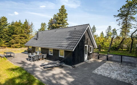 Ottil - 1.5Km from the Sea: Dak, Huis, Huis, Verblijf, Deur, Siding, Dek, Veranda, Plank, Hardwood