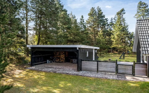 Ottil - 1.5Km from the Sea: Dak, Huis, Huis, Verblijf, Deur, Siding, Dek, Veranda, Plank, Hardwood