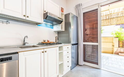 Casa Darc: Buitenmeubels, Huis, Meubilair, Deur, Buitentafel, Stoel, Keuken En Eettafel, Schaduw, Balkon, Veranda