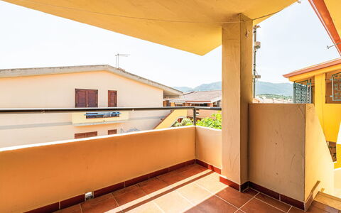 Casa Darc: Buitenmeubels, Huis, Meubilair, Deur, Buitentafel, Stoel, Keuken En Eettafel, Schaduw, Balkon, Veranda