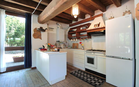 Venice Photobirding, Nature And Culture: Keuken, Meubilair, Interieur Ontwerp, Flooring, Countertop, Hout, Toestel Van De Keuken, Plafond, Major Appliance, Verdieping