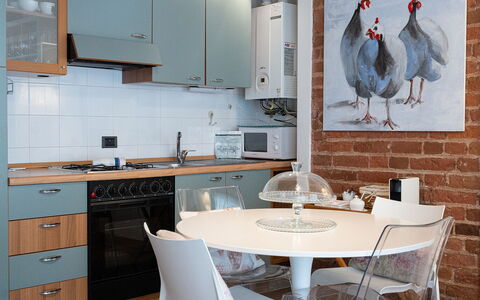 Dafne Suite: Meubilair, Interieur Ontwerp, Stoel, Flooring, Verdieping, Hout, Lichte Inrichting, Tafel, Keuken, Keuken En Eettafel