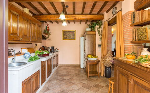 Antica Villa Della Lana: Meubilair, Interieur Ontwerp, Hout, Plafond, Keuken, Cabinetry, Kamer, Tafel, Flooring, Verlichting