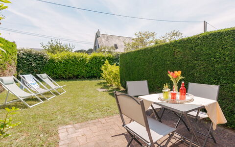 Le Parco: Buitenmeubels, Meubilair, Struik, Buitentafel, Tuin, Stoel, Groundcover, Gazon, Keuken En Eettafel, Landscaping