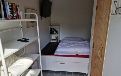Ejnarine - 1.5Km from the Sea: Meubilair, Interieur Ontwerp, Slaapkamer, Verdieping, Flooring, Bed, Stapelbed, Bedding, Laken, Kamer