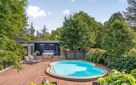Ejnarine - 1.5Km from the Sea: Struik, Tuin, Zwembad, Buitenmeubels, Schaduw, Vrije Tijd, Eco Hotel, Toevlucht, Landscaping, Backyard