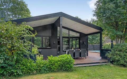Ejnarine - 1.5Km from the Sea: Deur, Huis, Veranda, Garden Gebouwen, Verblijf, Schaduw, Tuin, Landgoed, Werf, Outdoor Structuur