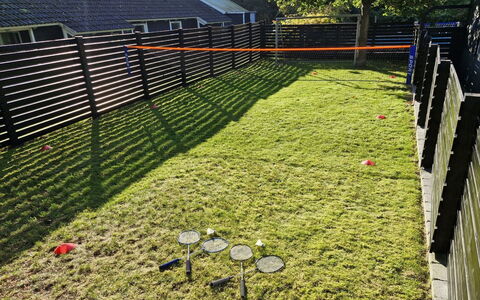 Ejnarine - 1.5Km from the Sea: Hek, Gazon, Tuin, Home Schermen, Backyard, Werf, Hekken, Landscaping, Kunstgras, Piketomheining