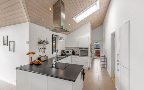 Smilla - 1.1Km from the Sea: Keuken, Plafond, Interieur Ontwerp, Countertop, Flooring, Hout, Toestel Van De Keuken, Lichte Inrichting, Verdieping, Cabinetry