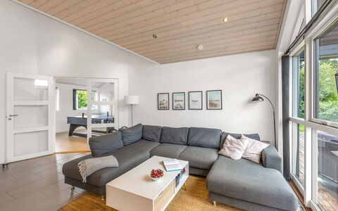 Smilla - 1.1Km from the Sea: Interieur Ontwerp, Flooring, Bankstel, Hout, Plafond, Meubilair, Verdieping, Houten Vloer, Woonkamer, Kamer