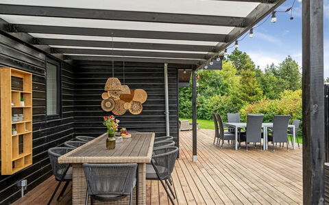 Smilla - 1.1Km from the Sea: Meubilair, Hout, Buitenmeubels, Tafel, Buitentafel, Stoel, Veranda, Hardwood, Dek, Schaduw